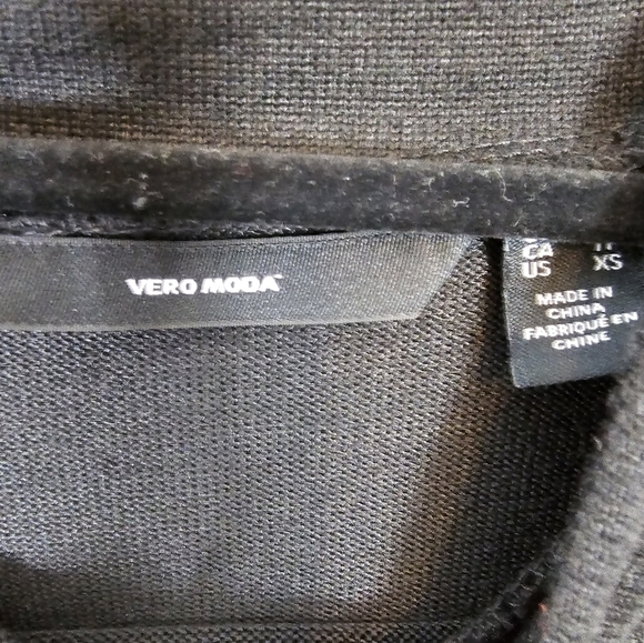 VERO Moda size XS black mock neck long-sleeved sweater NWOT - Picture 3 of 7